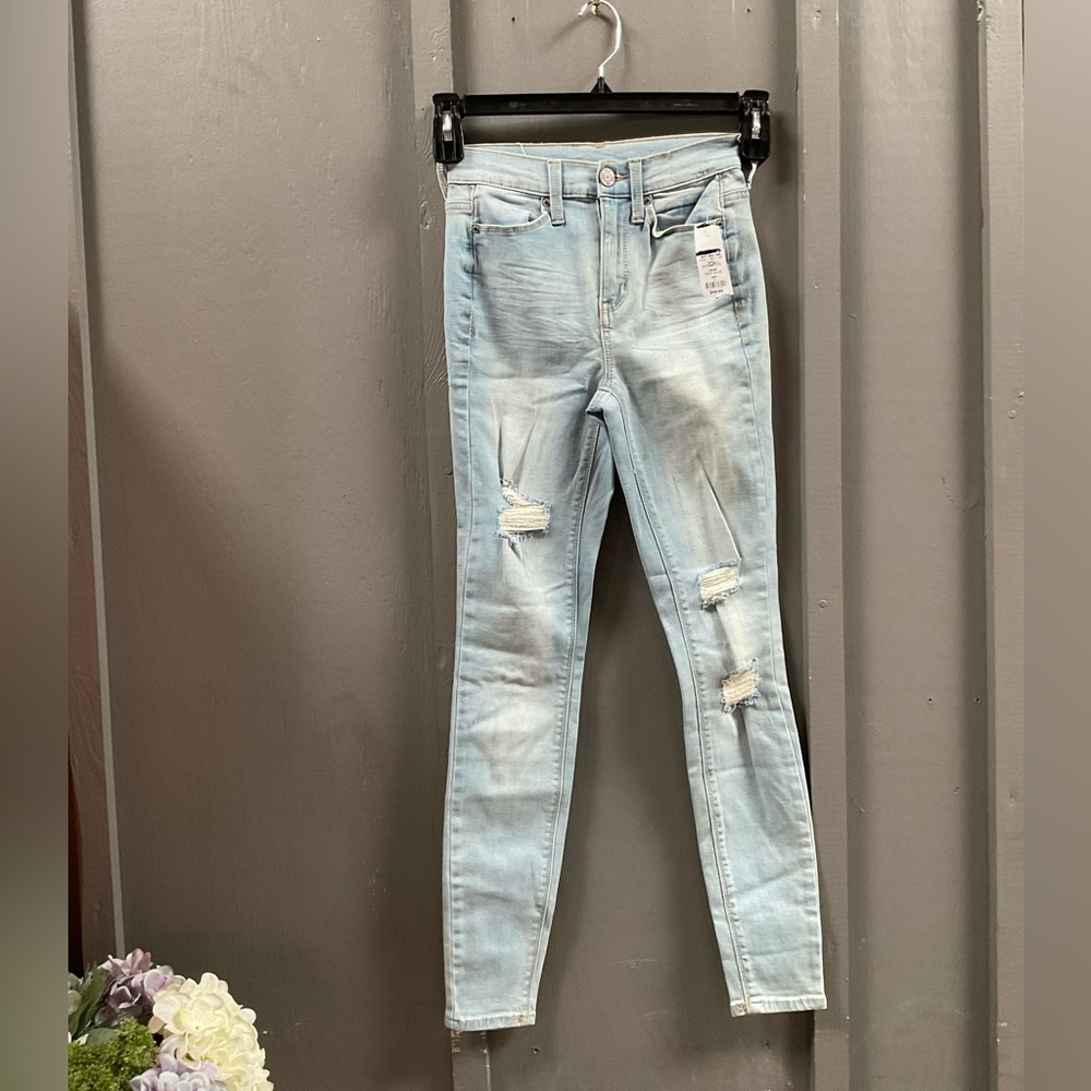 Mudd light wash distressed skinny jeans